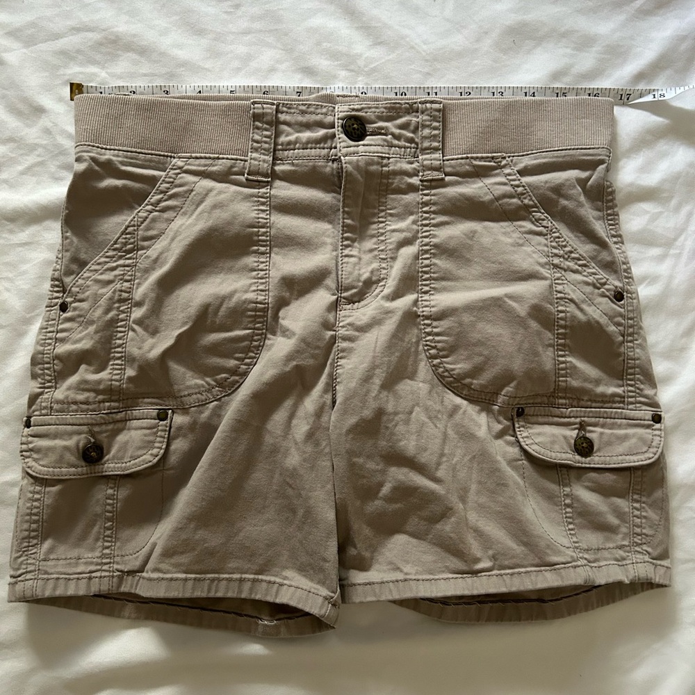 Lee Relaxed-Fit Mid-Rise Tan Cargo Shorts